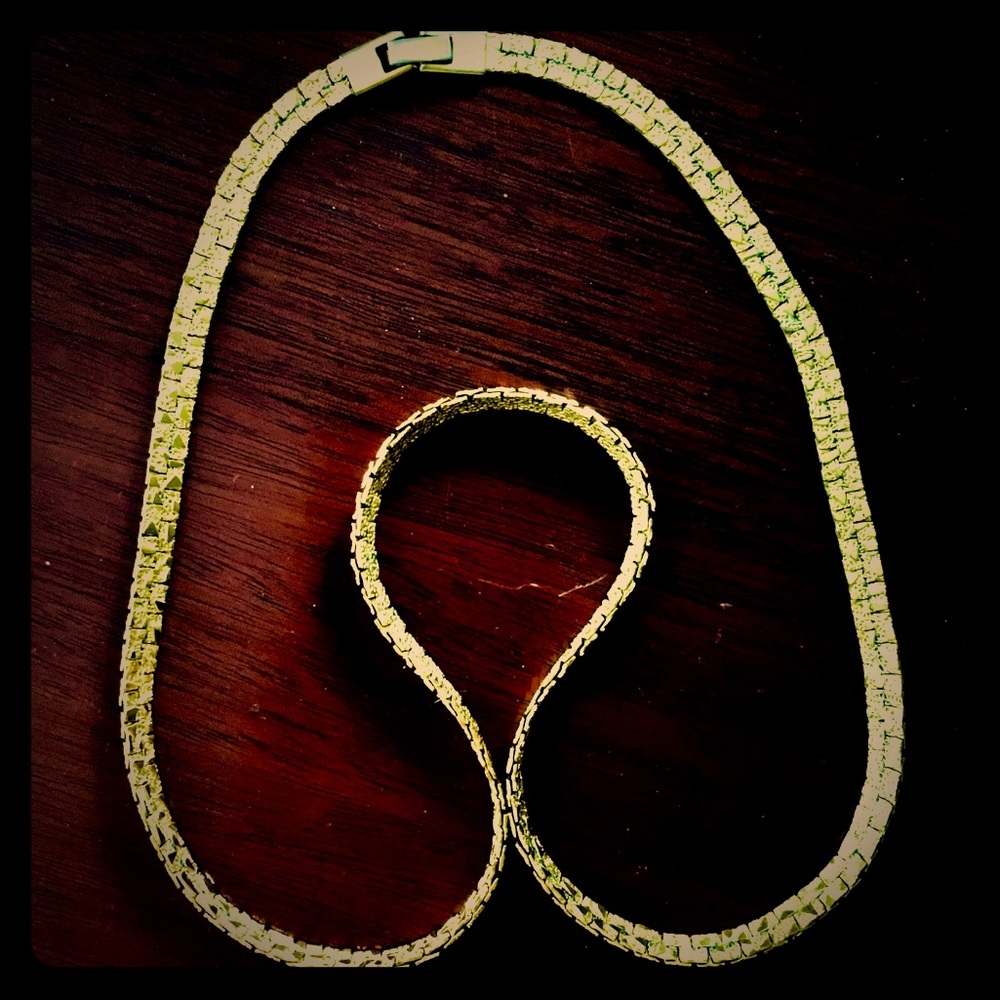 24 INCH NECKLACE, Faux gold nugget links.